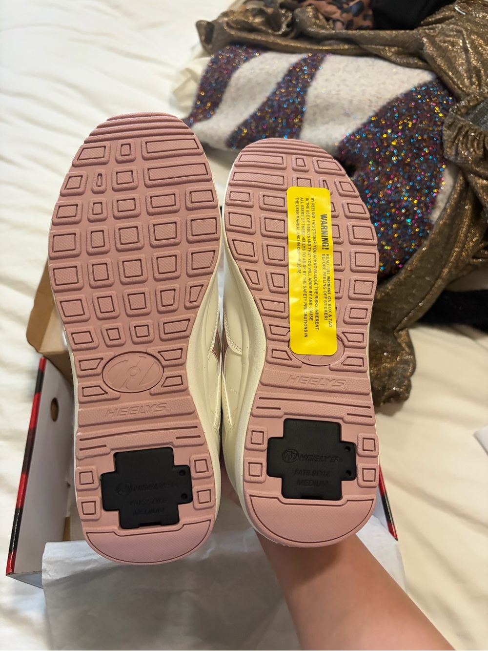 Heelys Cream Sneakers with Iridescent Pink Accents - Picture 2 of 3